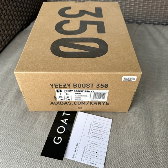 Yeezy Boost 350 V2 in Green. Size US 6 or 38 2/3. Authentic. main image 5